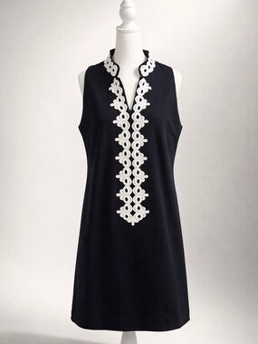 NWT Lily Pulitzer Sleeveless Navy Blue Shift Dress with White Lace Trim, size L